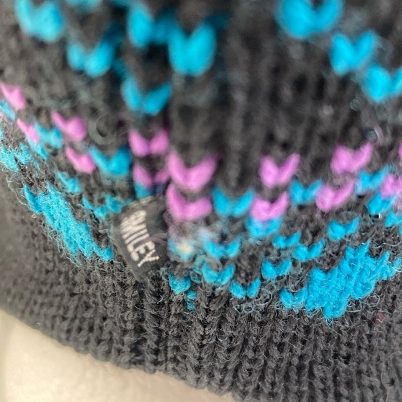 Smiley Wool Pompom Hat - Picture 5 of 8